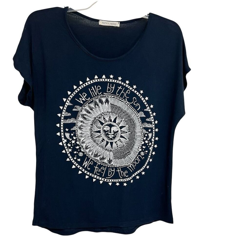 French Pastry Women's M Navy Blue Graphic Tee Sun and Moon Design